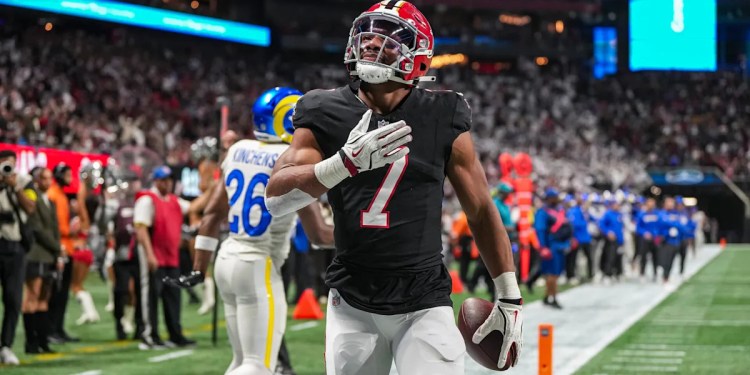 Falcons defeat Rams 27-24 on Monday Night Football Falcons defeat Rams 27-24 on Monday Night Football