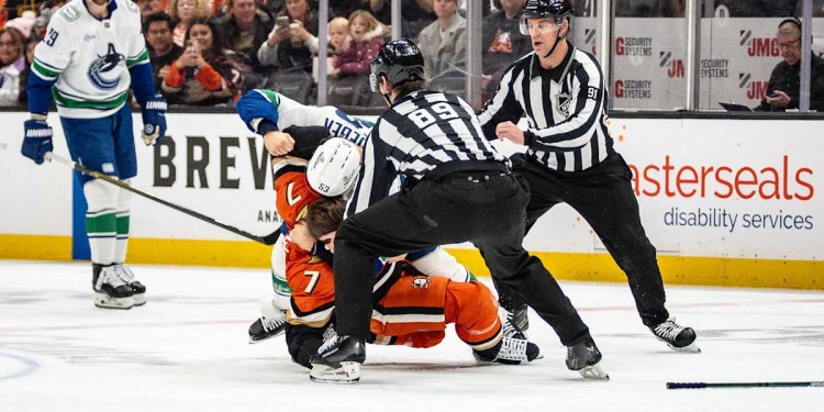 Canucks Defeat Ducks 4-3 in Overtime Canucks Defeat Ducks 4-3 in Overtime