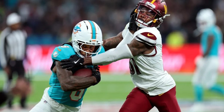 Commanders, Dolphins Exchange Field Goals in First Half Commanders, Dolphins Exchange Field Goals in First Half