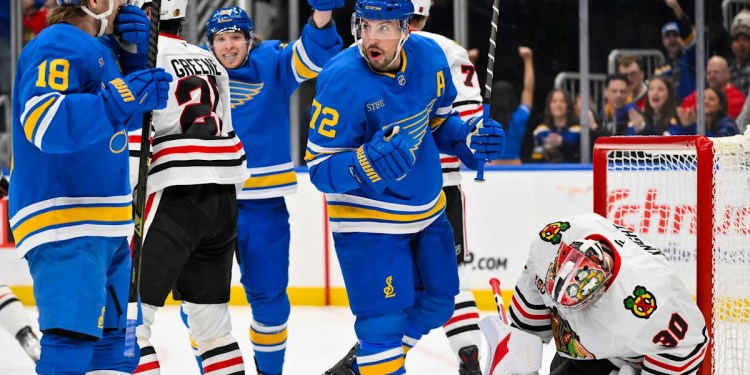 Blues Defeat Blackhawks 3-2 Blues Defeat Blackhawks 3-2