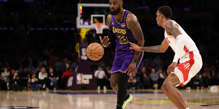 LeBron James, Lakers fend off Rockets amid tight Western Conference playoffs race LeBron James, Lakers fend off Rockets amid tight Western Conference playoffs race