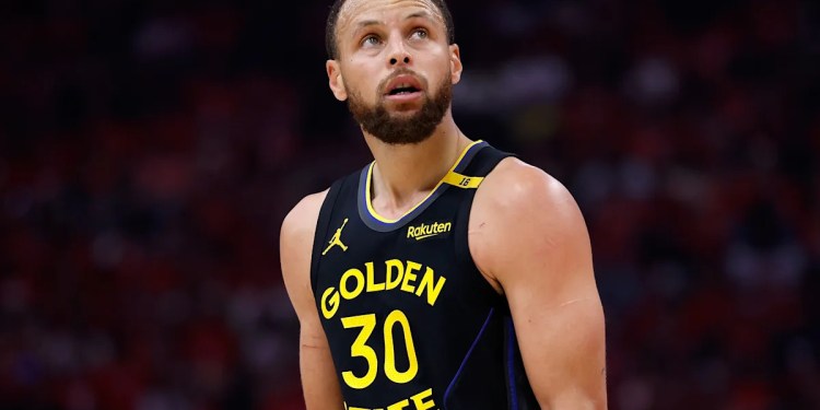 Stephen Curry could play 'well into his 40s,' according to his father Dell Stephen Curry could play 'well into his 40s,' according to his father Dell