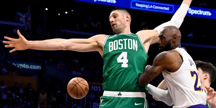 Lakers lose to Celtics, struggle with physical play Lakers lose to Celtics, struggle with physical play