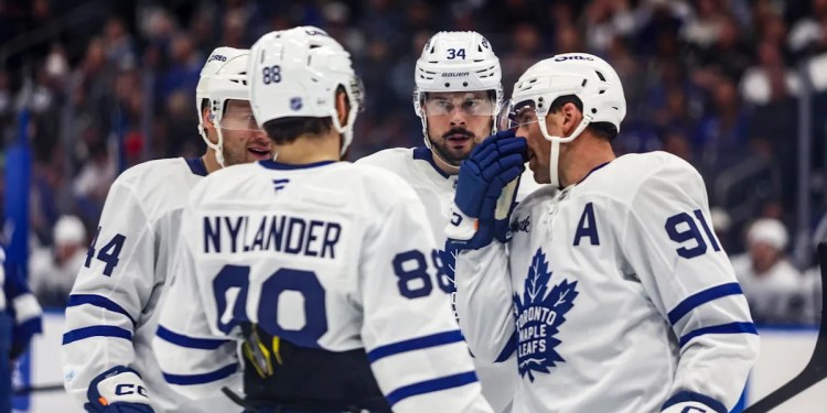 Maple Leafs’ Playoff Hopes Dwindle After Loss to Lightning Maple Leafs’ Playoff Hopes Dwindle After Loss to Lightning