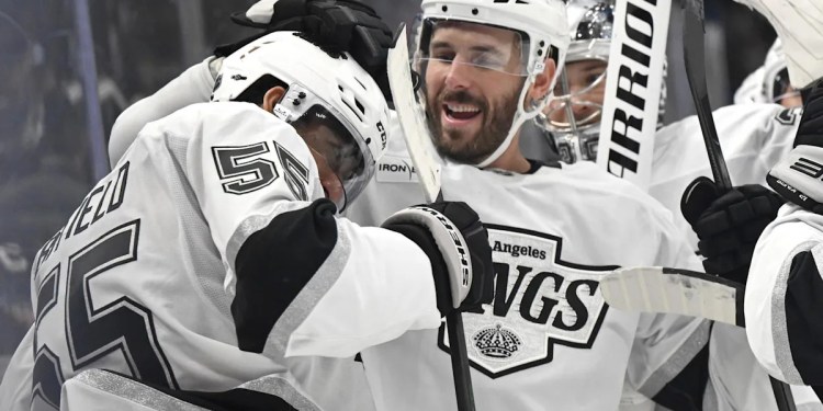 LA Kings Win Road Game Against Toronto LA Kings Win Road Game Against Toronto