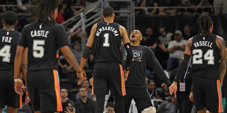 Spurs Defeat Suns 121-94 in Austin Spurs Defeat Suns 121-94 in Austin