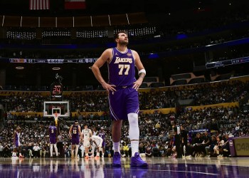 Lakers defeat Nets Lakers defeat Nets