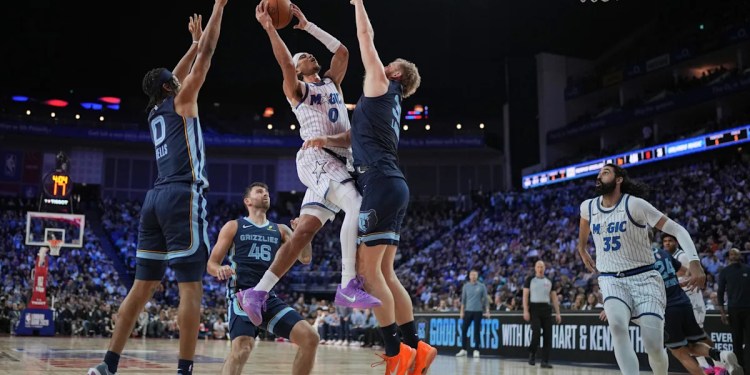 Heckler interrupts US national anthem at NBA game in London Heckler interrupts US national anthem at NBA game in London