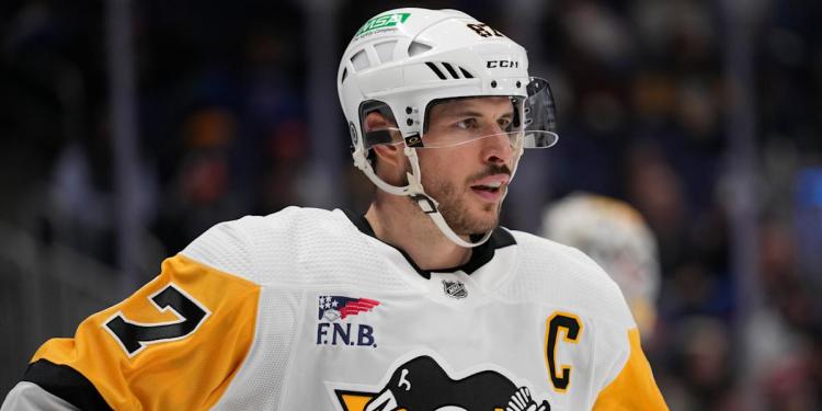 Sidney Crosby signs 2-year, .4 million extension to stay with the Pittsburgh Penguins Sidney Crosby signs 2-year, .4 million extension to stay with the Pittsburgh Penguins