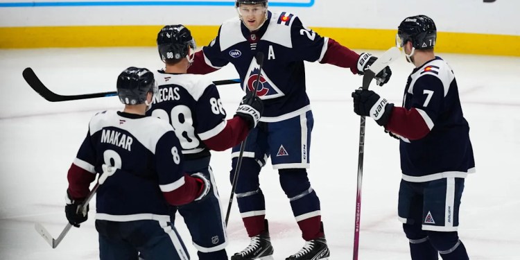 Avalanche Extend Winning Streak in Stanley Cup Race Avalanche Extend Winning Streak in Stanley Cup Race