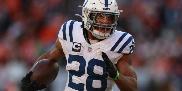 Colts RB Jonathan Taylor botches sure TD against Broncos, fumbles on intentional drop short of goal line Colts RB Jonathan Taylor botches sure TD against Broncos, fumbles on intentional drop short of goal line