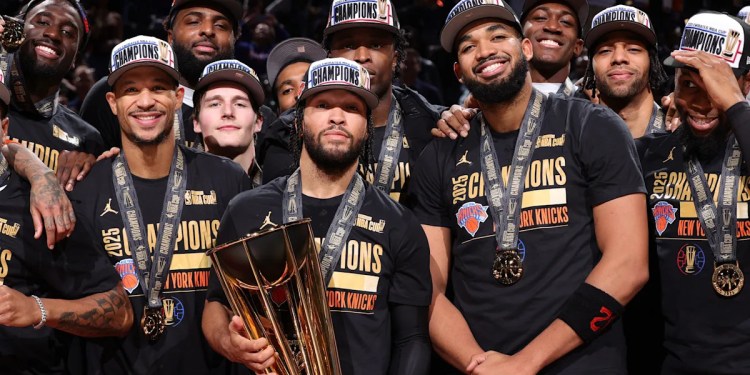 Knicks Defeat Spurs 124-113 to Win NBA Cup Knicks Defeat Spurs 124-113 to Win NBA Cup