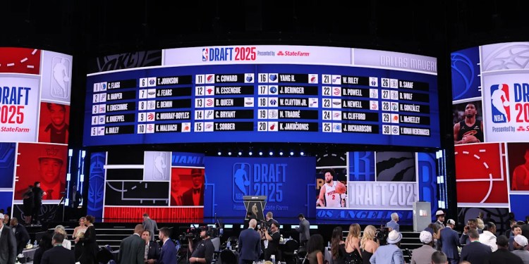 Keaton Wagler Declares for NBA Draft
Latest Mock Draft Position for Illinois Player Keaton Wagler Declares for NBA Draft
Latest Mock Draft Position for Illinois Player