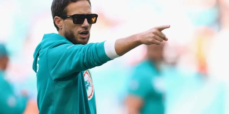 Mike McDaniel Becomes Chargers Offensive Coordinator Mike McDaniel Becomes Chargers Offensive Coordinator