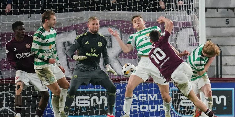 Celtic draws 2-2 with Hearts Celtic draws 2-2 with Hearts