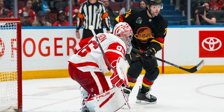 Canucks Lose 4-0 to Red Wings Canucks Lose 4-0 to Red Wings