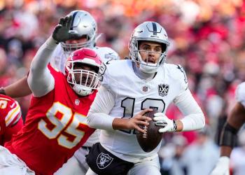 Chiefs fend off Raiders' upset bid after Las Vegas blows potential game-winning field goal chance Chiefs fend off Raiders' upset bid after Las Vegas blows potential game-winning field goal chance