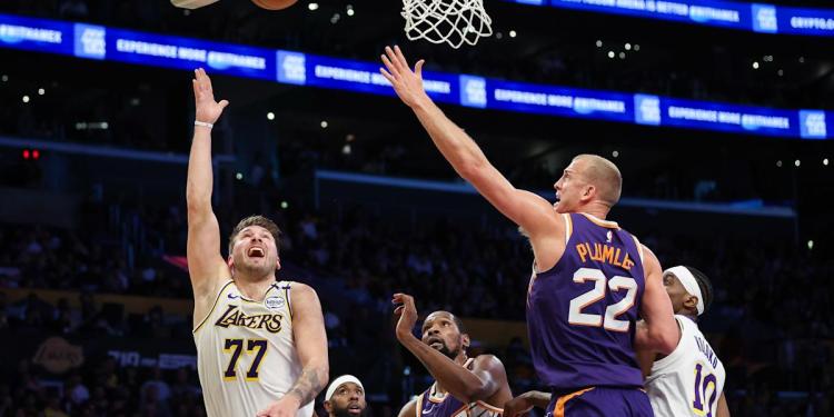 With LeBron James still sidelined, Lakers beat Suns to end losing steak With LeBron James still sidelined, Lakers beat Suns to end losing steak