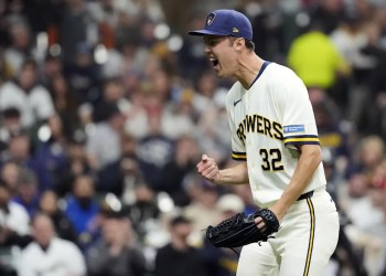 Brewers defeat Rays 8-2 at home Brewers defeat Rays 8-2 at home