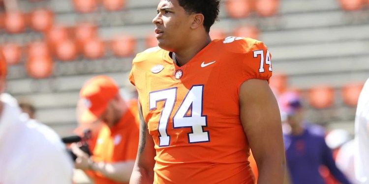 Brayden Jacobs, son of former Giants running back Brandon Jacobs, towers over father in impressive workout clip Brayden Jacobs, son of former Giants running back Brandon Jacobs, towers over father in impressive workout clip