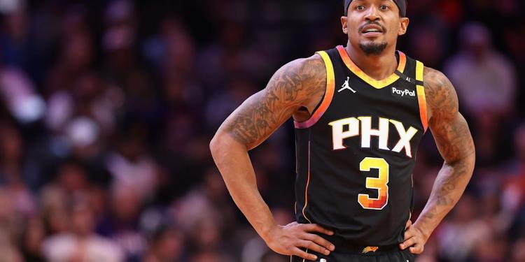 Bradley Beal’s wife said a heckling Suns fan made her son cry amid trade rumors Bradley Beal’s wife said a heckling Suns fan made her son cry amid trade rumors