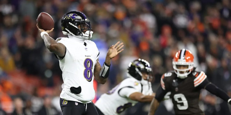 Lamar Jackson back at practice after ankle issue Lamar Jackson back at practice after ankle issue