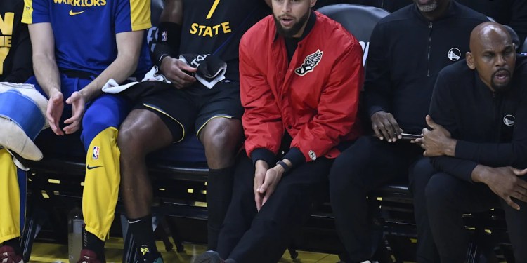 Stephen Curry does not expect to play in Game 5 with Warriors season on the line due to hamstring injury Stephen Curry does not expect to play in Game 5 with Warriors season on the line due to hamstring injury