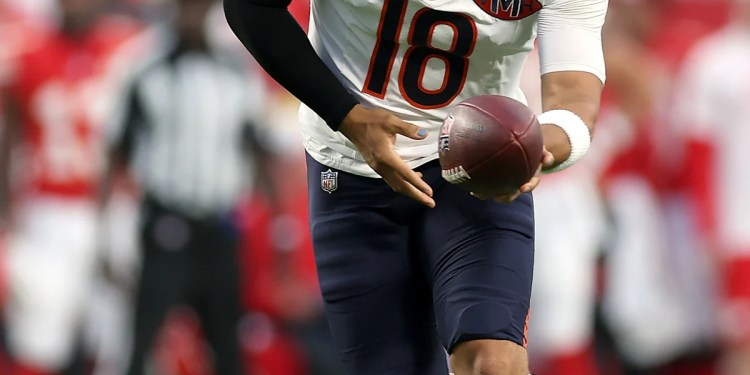 Caleb Williams’ Analysis of Chicago Bears: Part 3
Focus on Passing Mechanics Caleb Williams’ Analysis of Chicago Bears: Part 3
Focus on Passing Mechanics