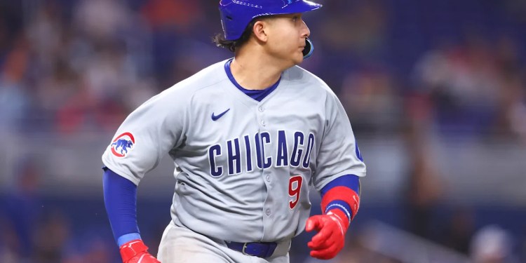 Cubs catcher Miguel Amaya carted off field after awkward fall at first in win over Blue Jays Cubs catcher Miguel Amaya carted off field after awkward fall at first in win over Blue Jays