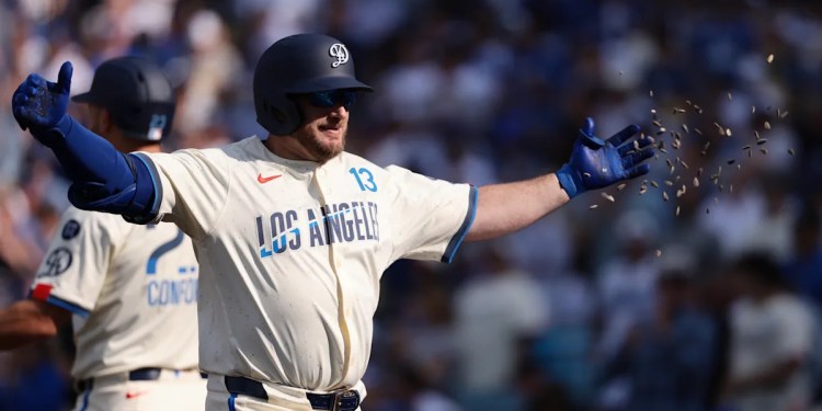 Dodgers beat Yankees so badly that Shohei Ohtani falls asleep in the dugout Dodgers beat Yankees so badly that Shohei Ohtani falls asleep in the dugout