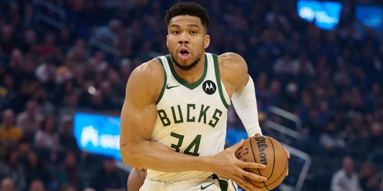 Giannis Antetokounmpo Will Not Demand Trade from Milwaukee Giannis Antetokounmpo Will Not Demand Trade from Milwaukee