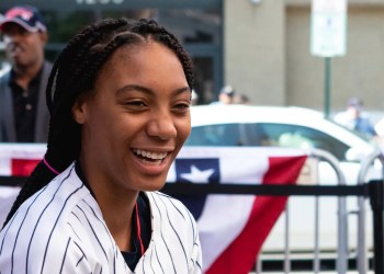 Little League World Series legend Mo'ne Davis throws first pitch to Nationals OF Robert Hassell III, whom she once struck out Little League World Series legend Mo'ne Davis throws first pitch to Nationals OF Robert Hassell III, whom she once struck out