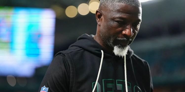 Jets Coach Aaron Glenn Yelled After Week 4 Loss Jets Coach Aaron Glenn Yelled After Week 4 Loss