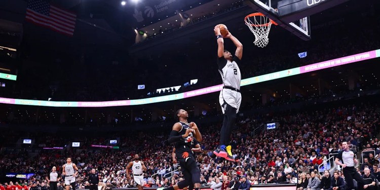 Spurs Defeat Raptors 110-107 Spurs Defeat Raptors 110-107
