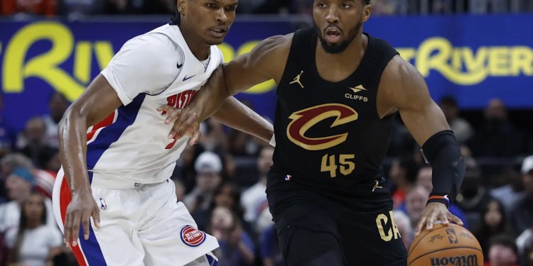 Pistons defeat Cavaliers, lead series 1-0 Pistons defeat Cavaliers, lead series 1-0