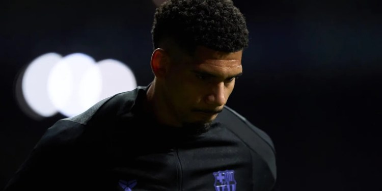 Barcelona Captain Returns to Group Training
Will Miss Match Against Espanyol Barcelona Captain Returns to Group Training
Will Miss Match Against Espanyol