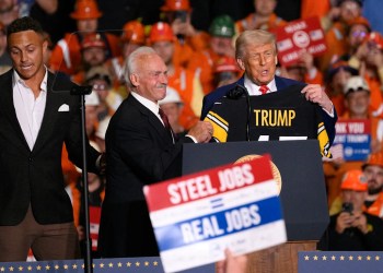 Steelers respond to angry fans after Mason Rudolph, Miles Killebrew give President Donald Trump jersey at rally Steelers respond to angry fans after Mason Rudolph, Miles Killebrew give President Donald Trump jersey at rally