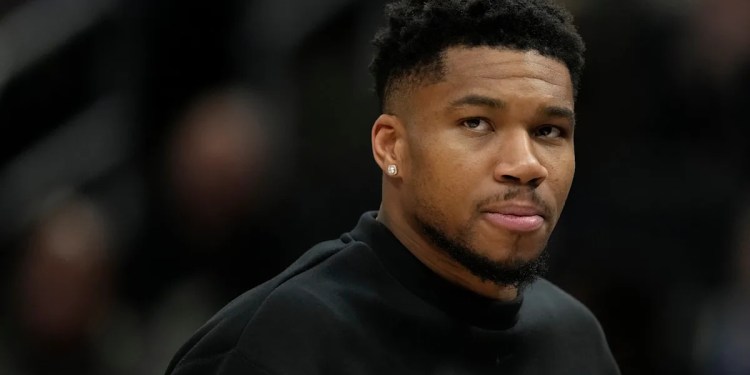 Giannis Antetokounmpo Clarifies Talks with Bucks About His Future Giannis Antetokounmpo Clarifies Talks with Bucks About His Future