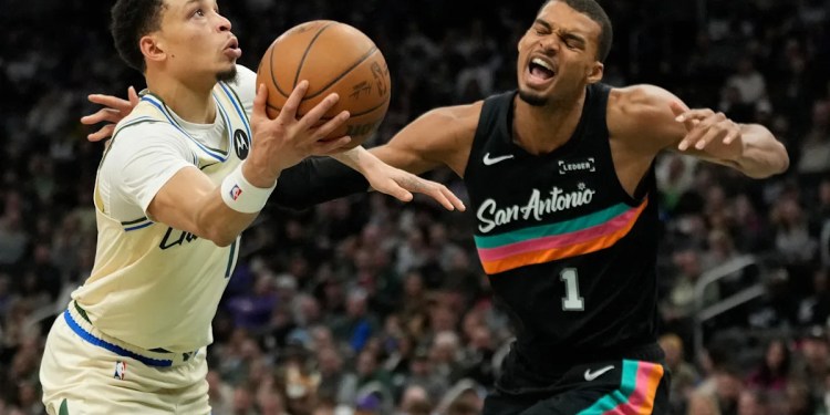 Spurs Defeat Bucks 127-95; Castle Records Triple-Double Spurs Defeat Bucks 127-95; Castle Records Triple-Double