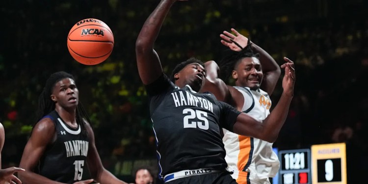 North Carolina A&T defeats Hampton 71-70 North Carolina A&T defeats Hampton 71-70