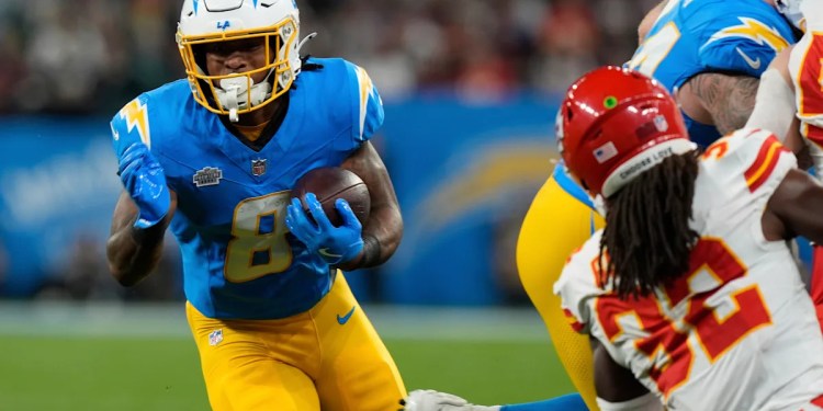 Chargers rookie RB Omarion Hampton makes big mistake, allows Chiefs a frenetic field goal Chargers rookie RB Omarion Hampton makes big mistake, allows Chiefs a frenetic field goal