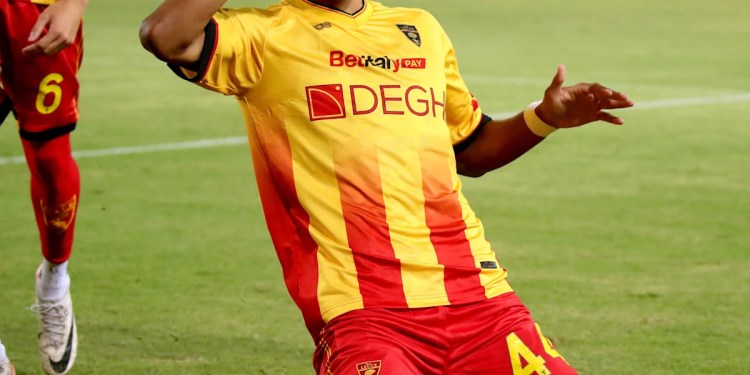 Juventus and Inter Milan Pursue Lecce Center-Back Juventus and Inter Milan Pursue Lecce Center-Back