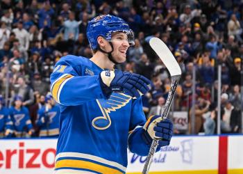 Blues' Dylan Holloway out of hospital, feeling 'way better' after taking puck to neck Blues' Dylan Holloway out of hospital, feeling 'way better' after taking puck to neck