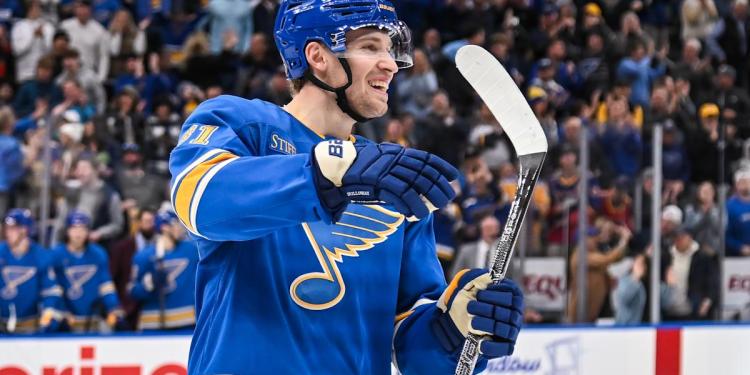 Blues' Dylan Holloway out of hospital, feeling 'way better' after taking puck to neck Blues' Dylan Holloway out of hospital, feeling 'way better' after taking puck to neck
