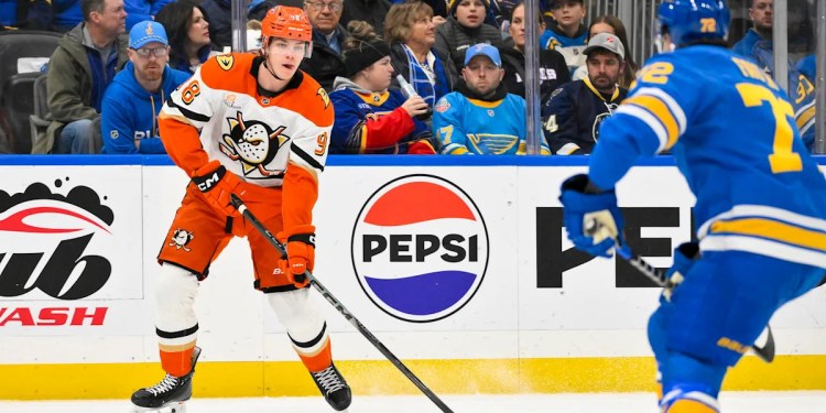 Ducks Defeat Blues 4-1 Ducks Defeat Blues 4-1