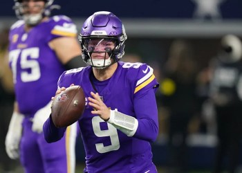 McCarthy’s Fourth Down Bootleg Ties Game at 14 McCarthy’s Fourth Down Bootleg Ties Game at 14