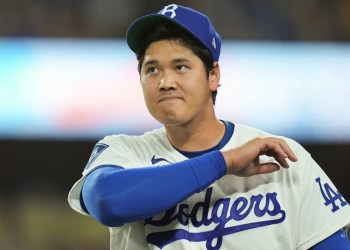 Shohei Ohtani Signs Baseball for 100-Year-Old Nagasaki Survivor Shohei Ohtani Signs Baseball for 100-Year-Old Nagasaki Survivor