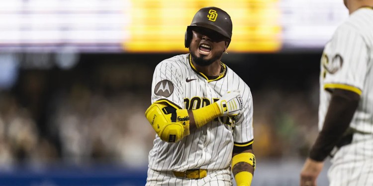 Giants Sign Luis Arráez as Second Baseman Giants Sign Luis Arráez as Second Baseman