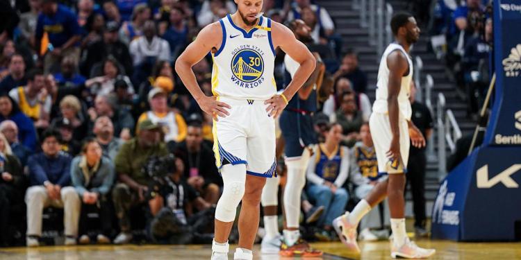Warriors announce Stephen Curry has left ankle strain, will be reevaluated Friday Warriors announce Stephen Curry has left ankle strain, will be reevaluated Friday