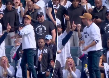 Yankees Fan Throws Back Home Run Ball After Spitting on It Yankees Fan Throws Back Home Run Ball After Spitting on It